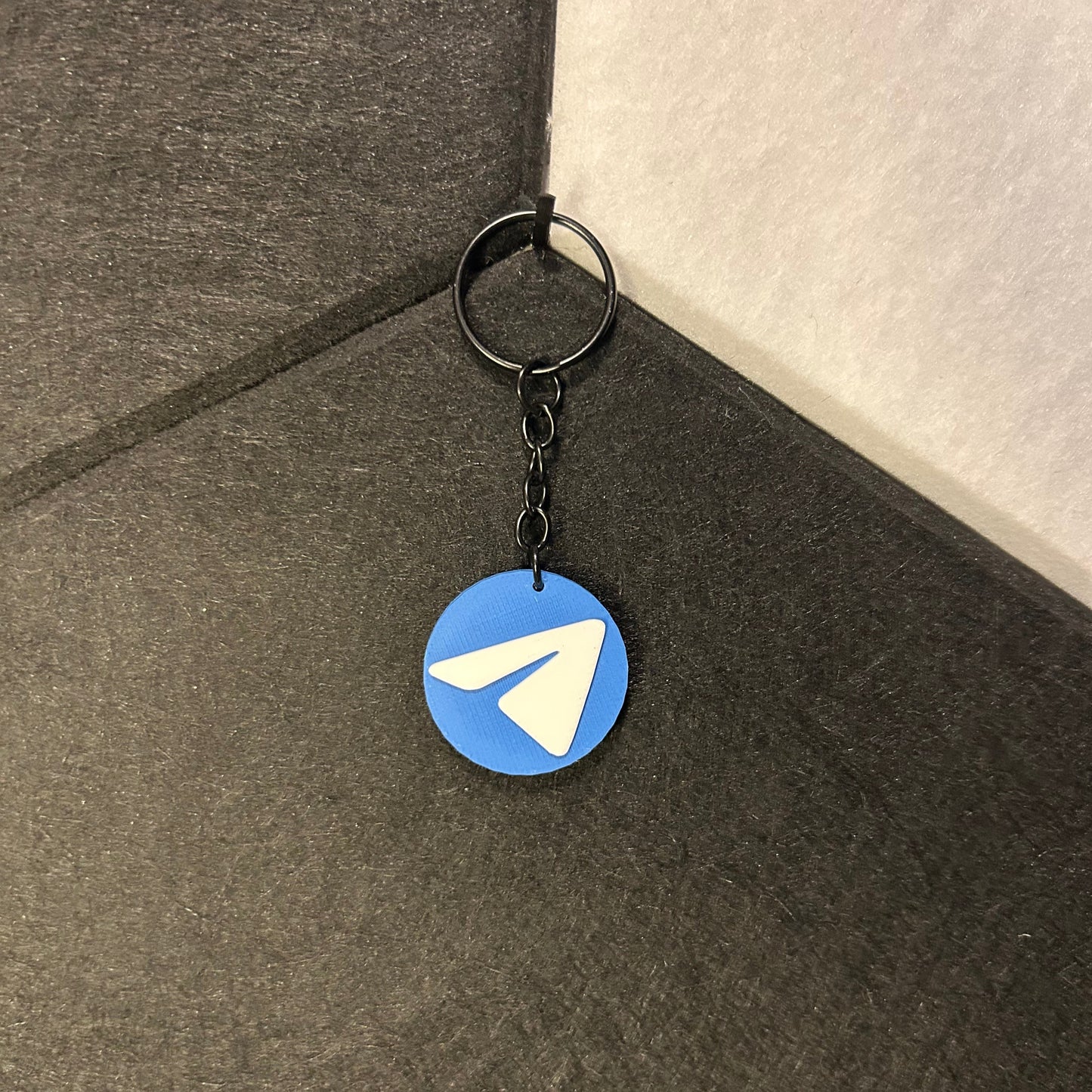 Logo Telegram con NFC