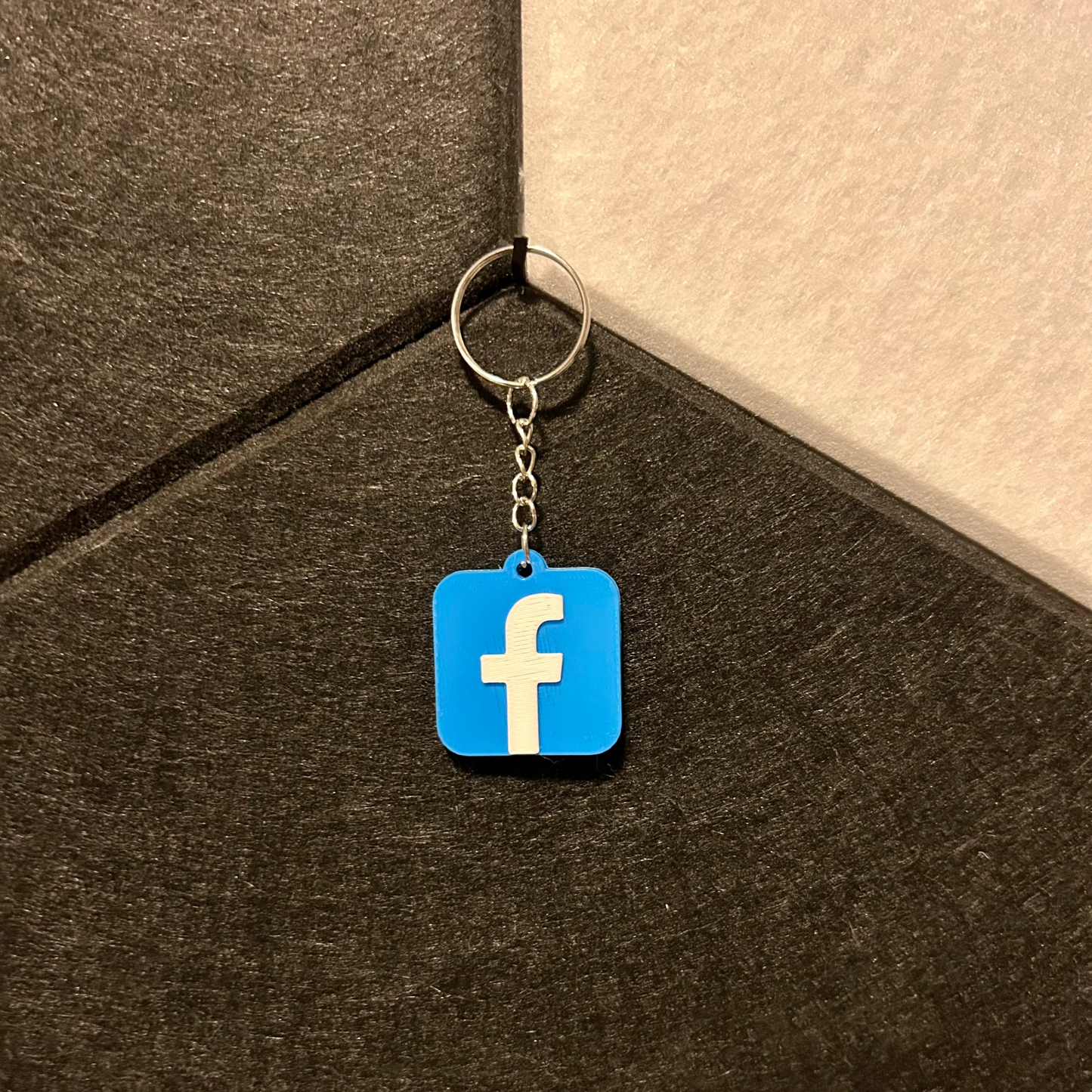 Portachiavi Facebook con NFC